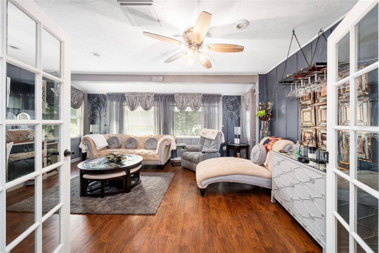 7236 Las Casas Dr , Sarasota, FL 34243 Photo