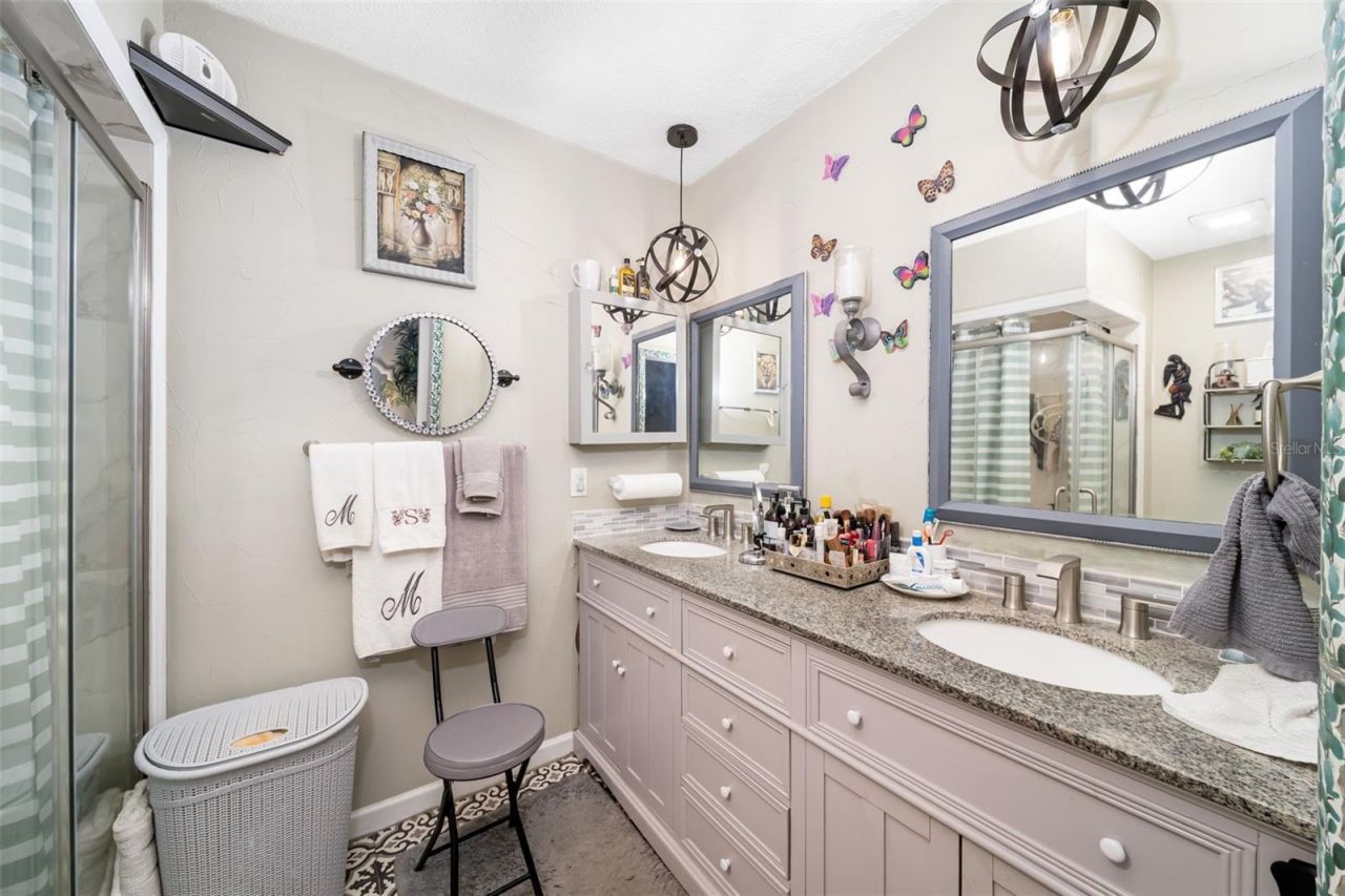 7236 Las Casas Dr , Sarasota, FL 34243 Photo
