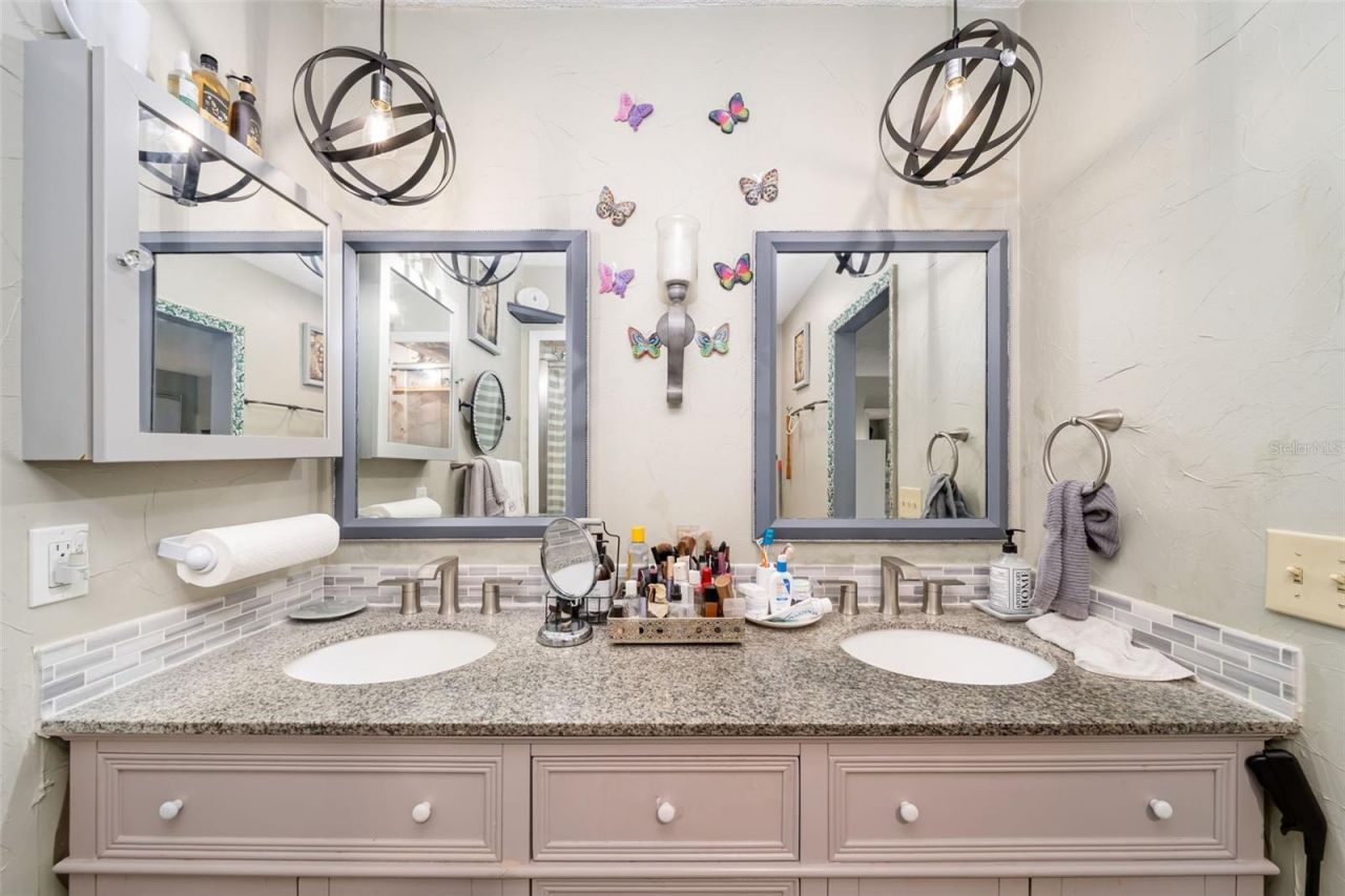 7236 Las Casas Dr , Sarasota, FL 34243 Photo
