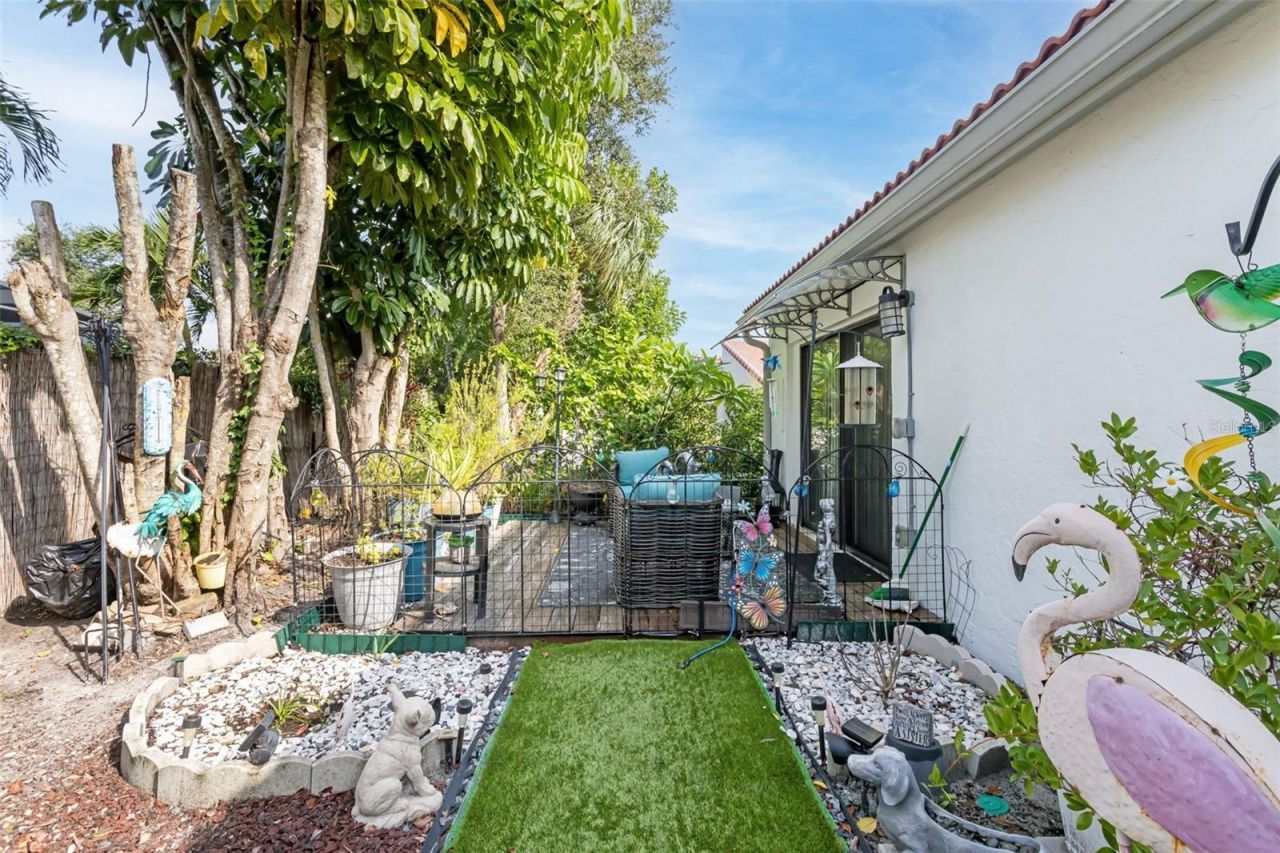 7236 Las Casas Dr , Sarasota, FL 34243 Photo