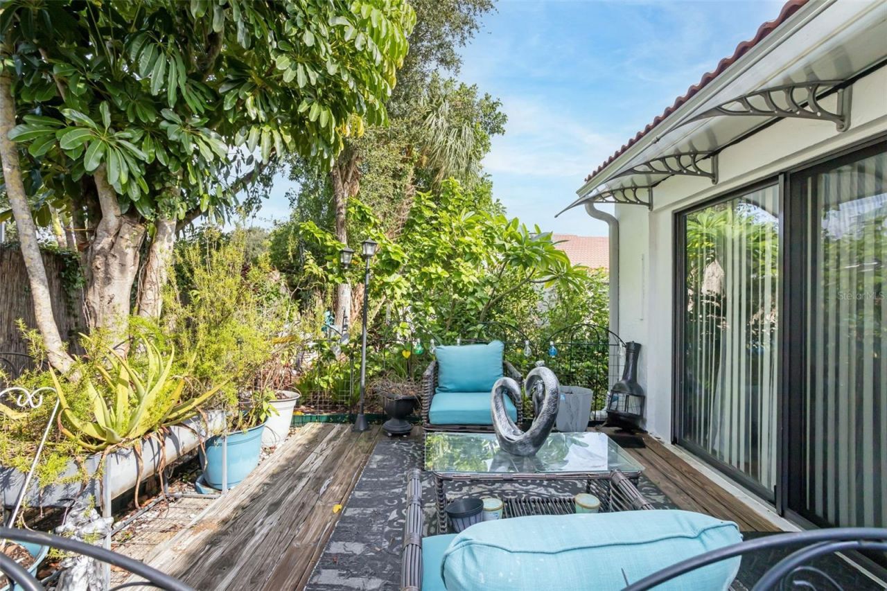 7236 Las Casas Dr , Sarasota, FL 34243 Photo