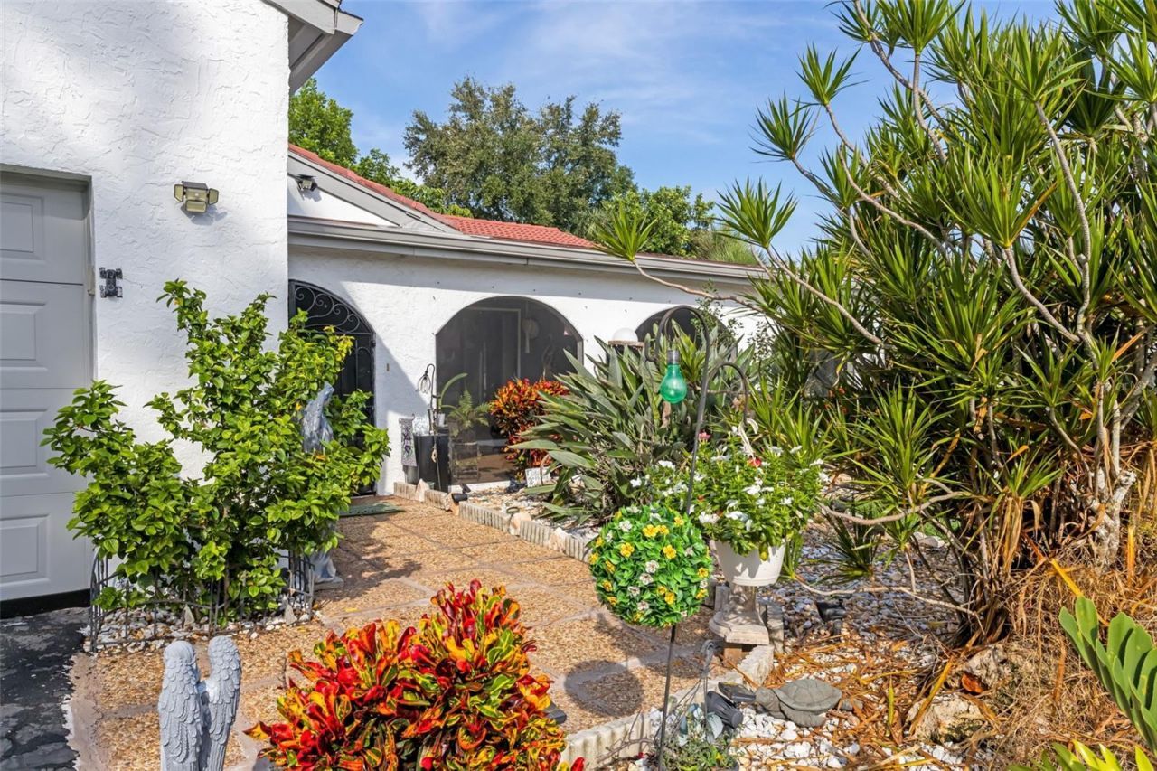7236 Las Casas Dr , Sarasota, FL 34243 Photo
