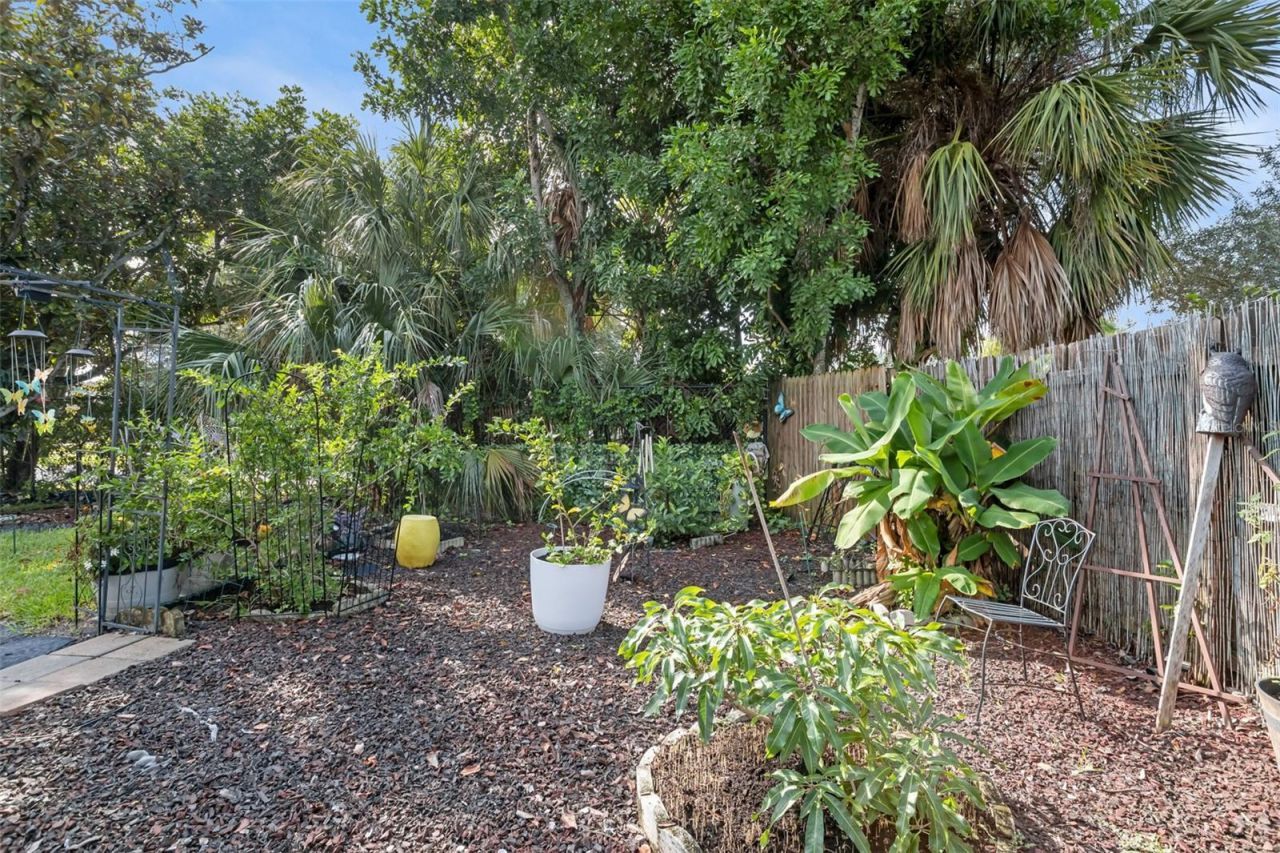 7236 Las Casas Dr , Sarasota, FL 34243 Photo
