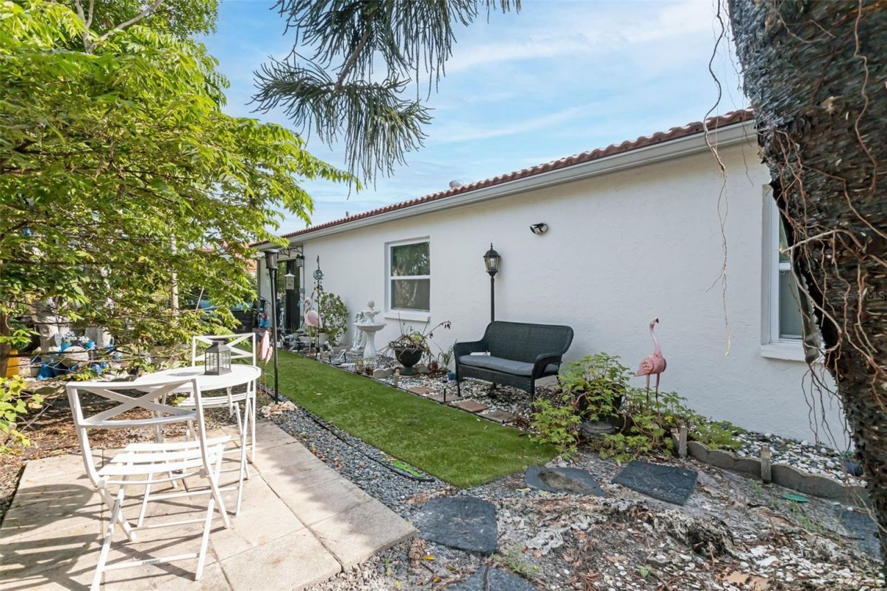 7236 Las Casas Dr , Sarasota, FL 34243 Photo