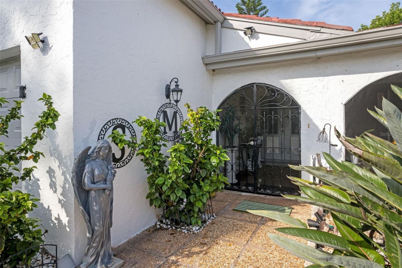 7236 Las Casas Dr , Sarasota, FL 34243 Photo