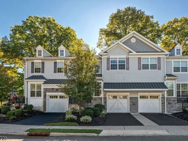 16 Pineview Dr, Waldwick, NJ 07463