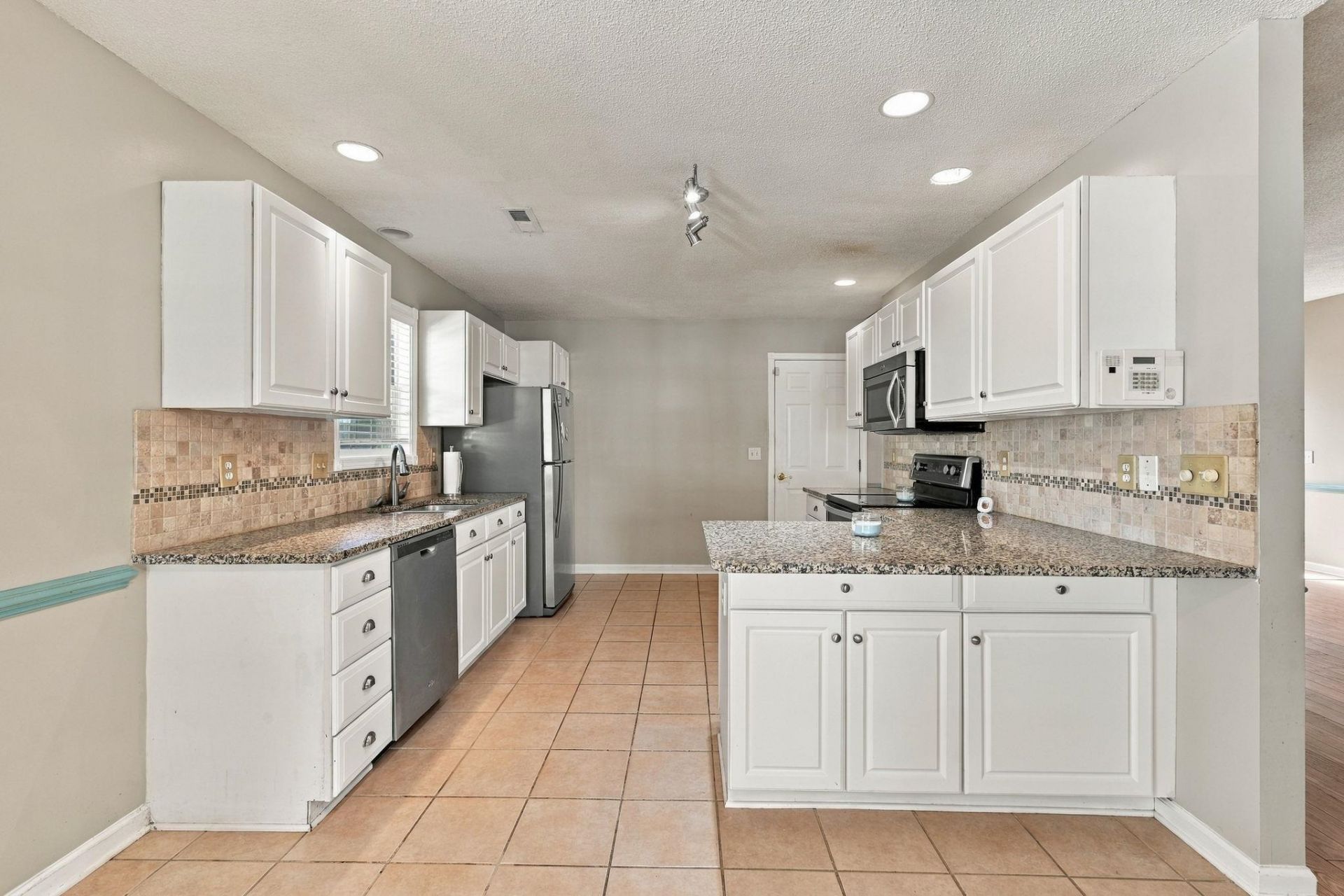 4155 Horseshoe Dr. N  Photo 10