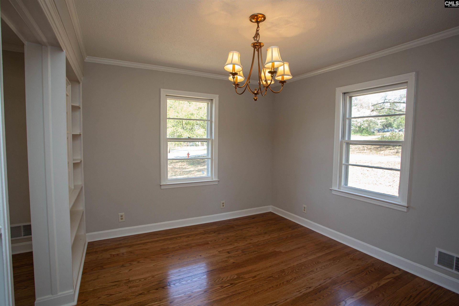 1110 Roberts Street Photo 10