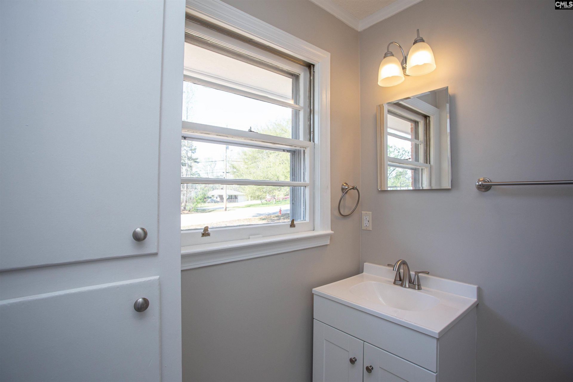 1110 Roberts Street Photo 23
