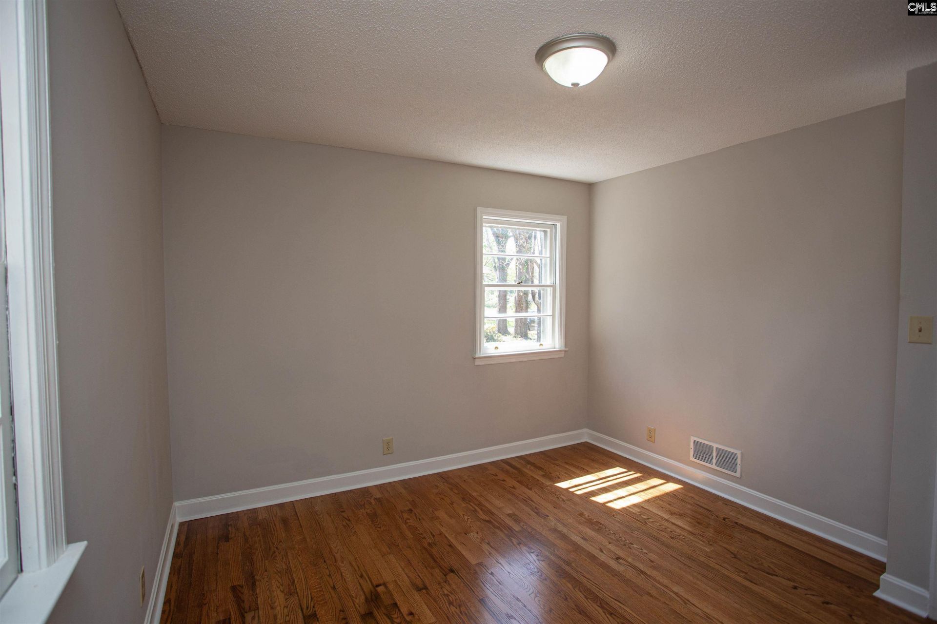 1110 Roberts Street Photo 25