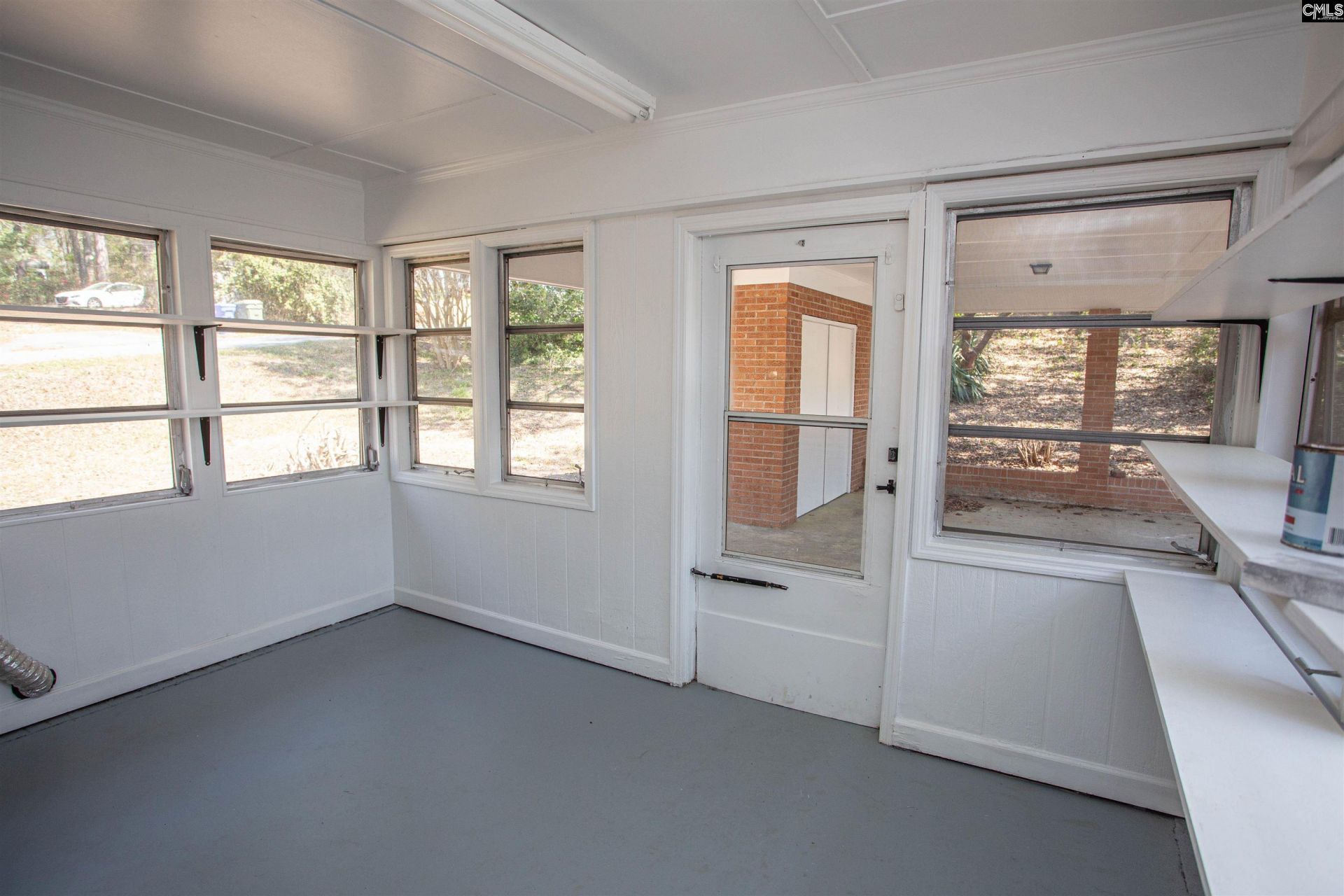 1110 Roberts Street Photo 32