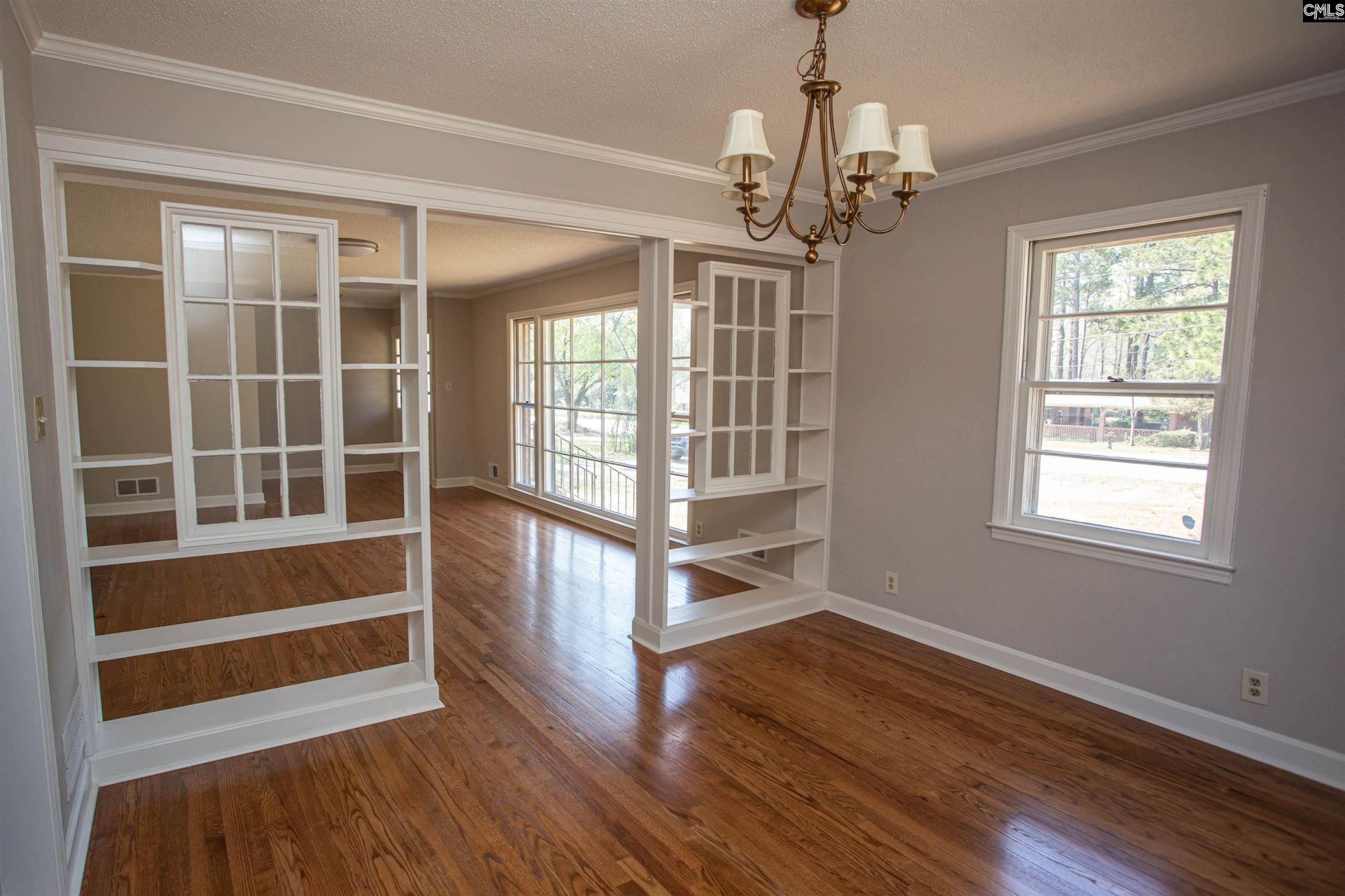 1110 Roberts Street Photo 9