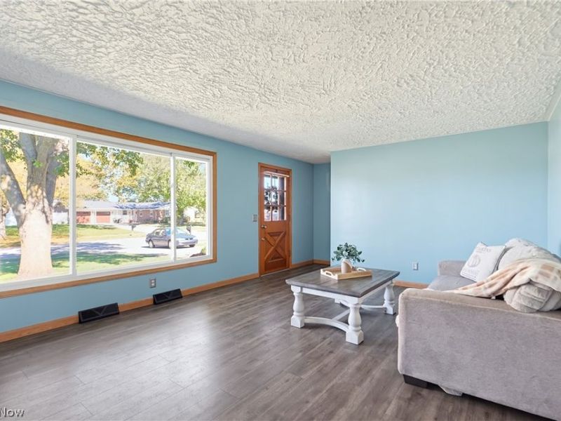 1526 Edmar Street, Louisville, OH 44641 Photo 8