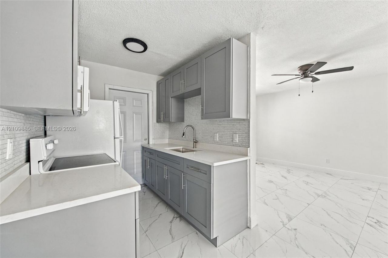 1921 SW 69th Ave , Unit 209, Pembroke Pines, FL 33023 Photo