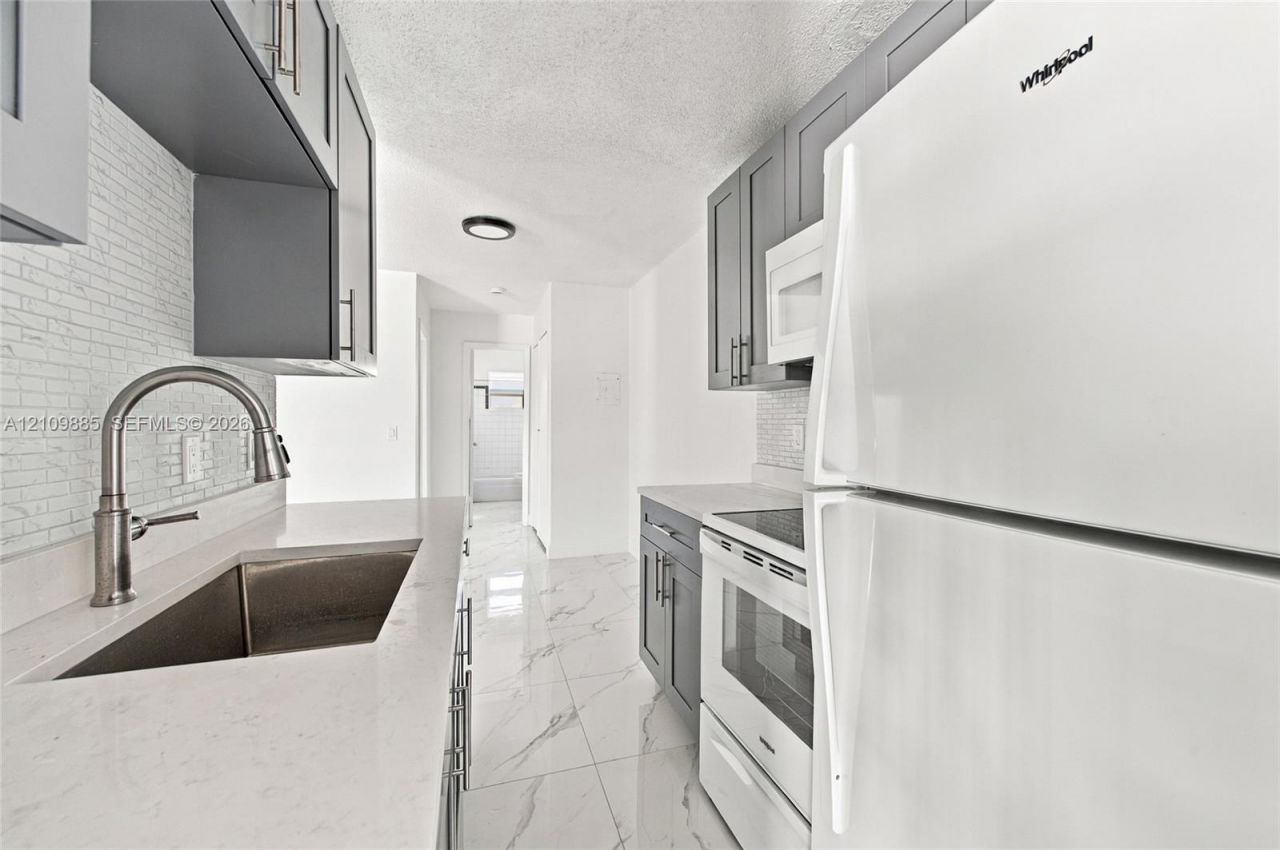 1921 SW 69th Ave , Unit 209, Pembroke Pines, FL 33023 Photo
