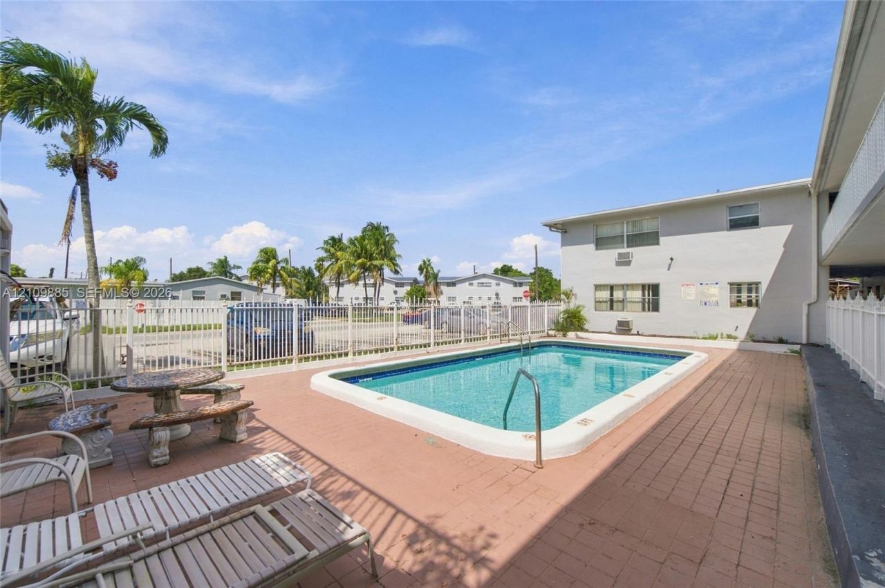 1921 SW 69th Ave , Unit 209, Pembroke Pines, FL 33023 Photo