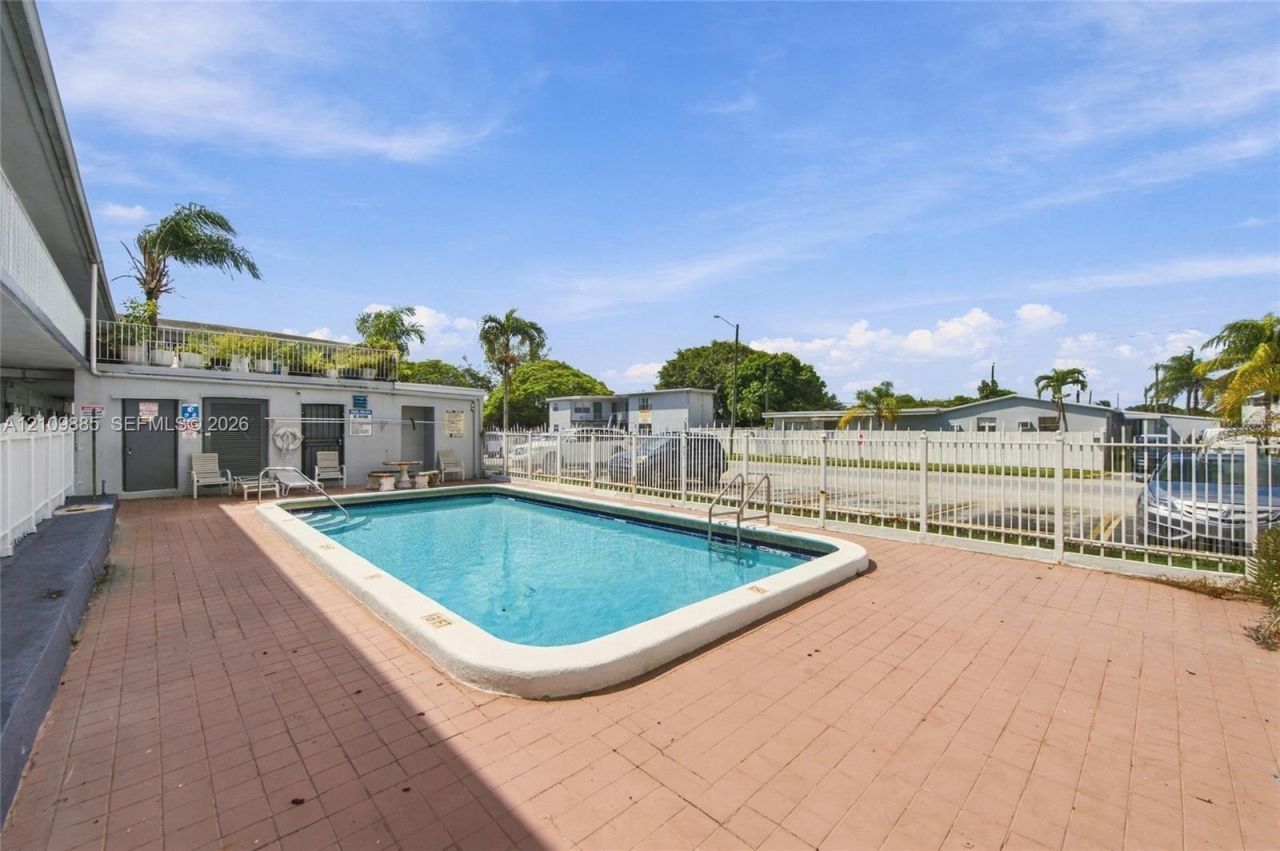1921 SW 69th Ave , Unit 209, Pembroke Pines, FL 33023 Photo