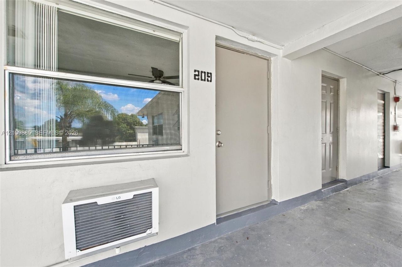 1921 SW 69th Ave , Unit 209, Pembroke Pines, FL 33023 Photo
