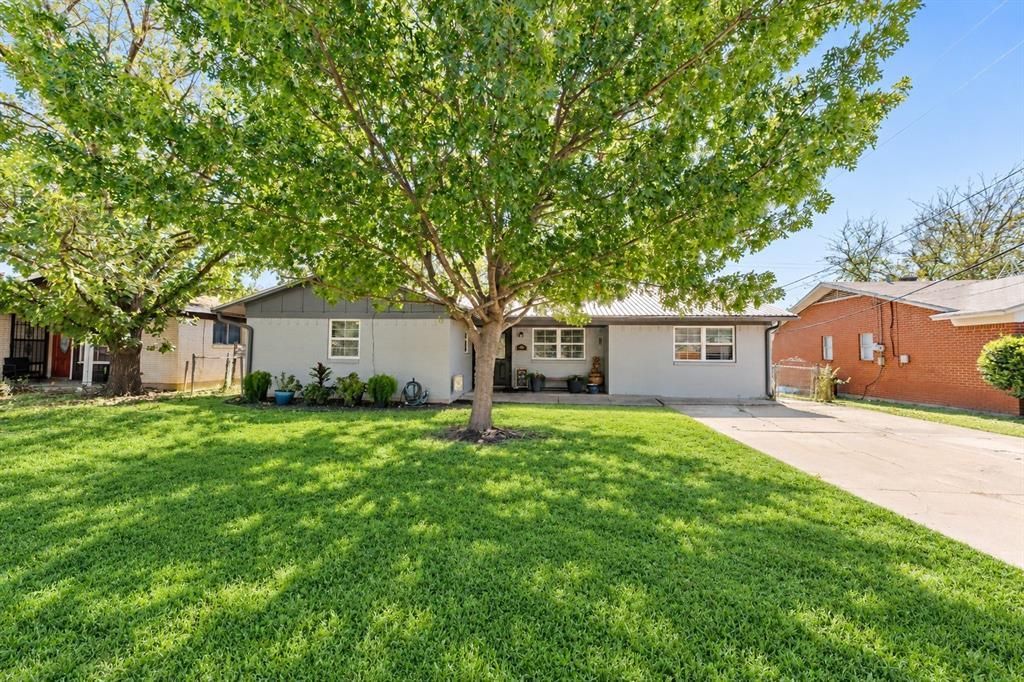 2106 SE 21st St, Mineral Wells, TX 76067 Main Photo