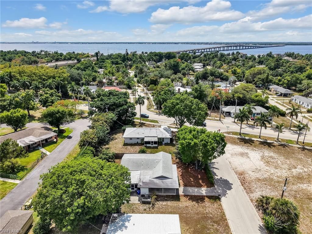 1404 Santa Barbara Ave , Fort Myers, FL 33901 Photo