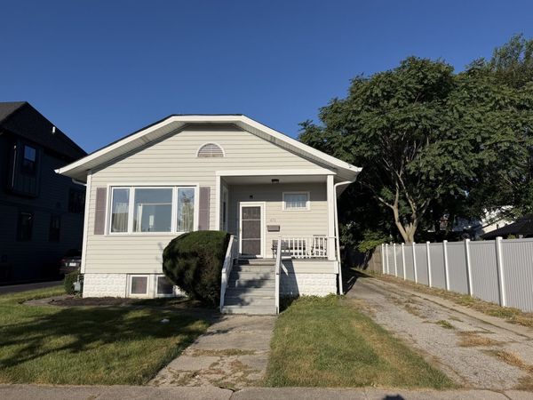 472 N Larch Avenue , Elmhurst, IL 60126