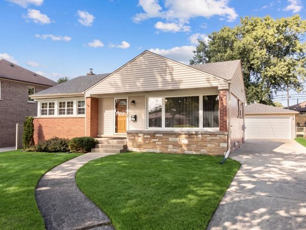 502 W Lonnquist Boulevard , Mount Prospect, IL 60056