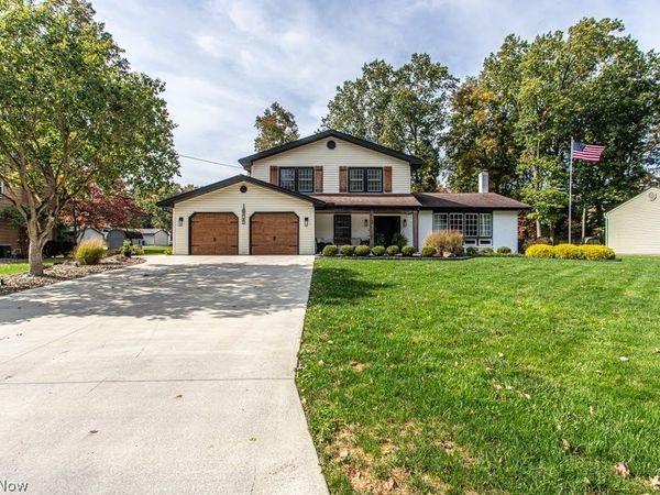 1805 Stonehenge Avenue NE, Warren, OH 44483
