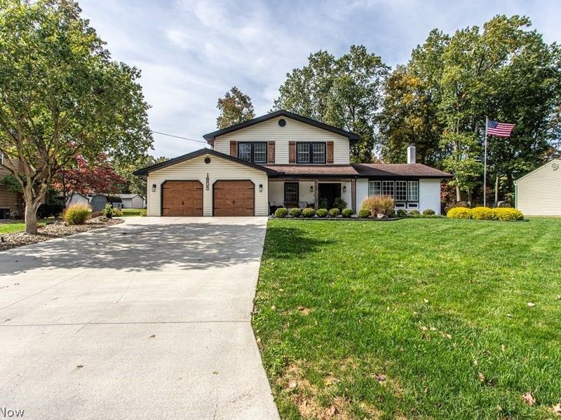 1805 Stonehenge Avenue NE, Warren, OH 44483 Photo 1