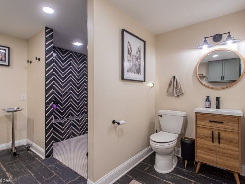 1805 Stonehenge Avenue NE, Warren, OH 44483 Photo 18
