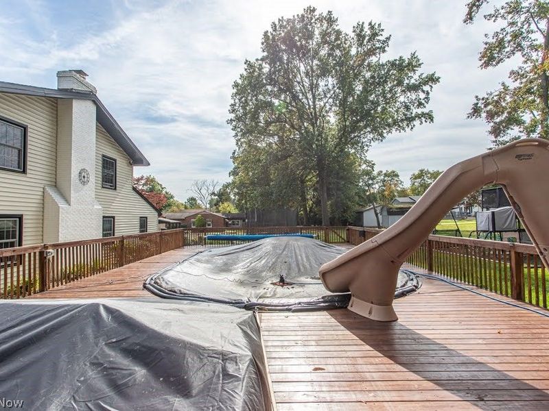 1805 Stonehenge Avenue NE, Warren, OH 44483 Photo 4