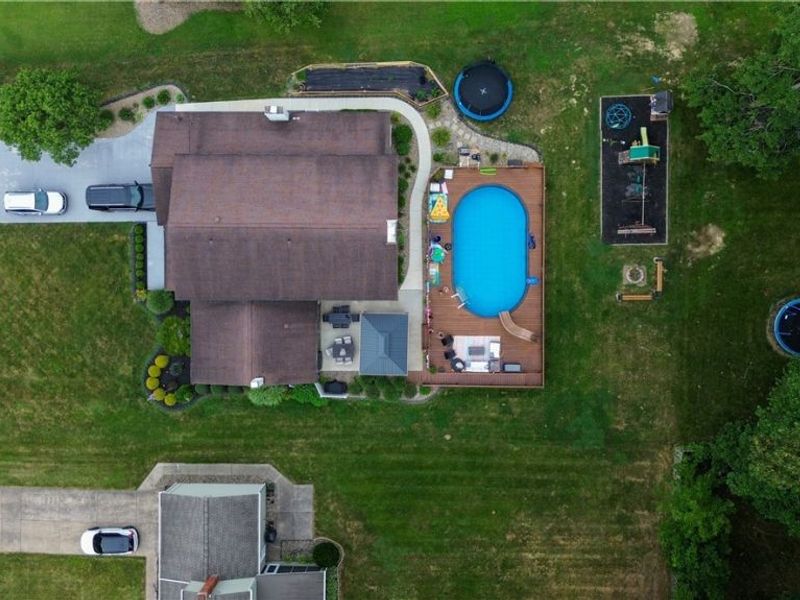 1805 Stonehenge Avenue NE, Warren, OH 44483 Photo 5