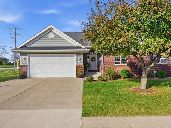 2229 OAK VALLEY, Muscatine, IA 52761
