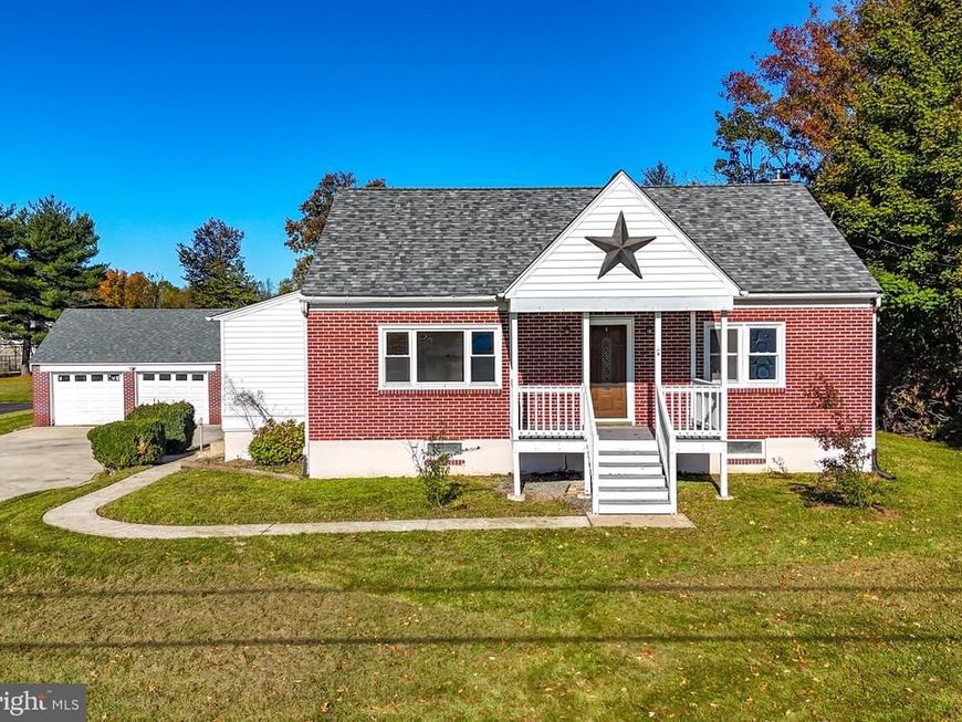 2951 N Charlotte Street, Gilbertsville, PA 19525 Main Photo