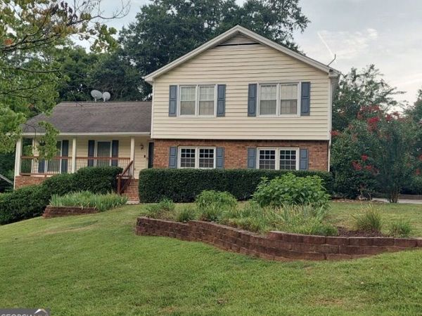 721 Dorsey Circle SW, Lilburn, GA 30047