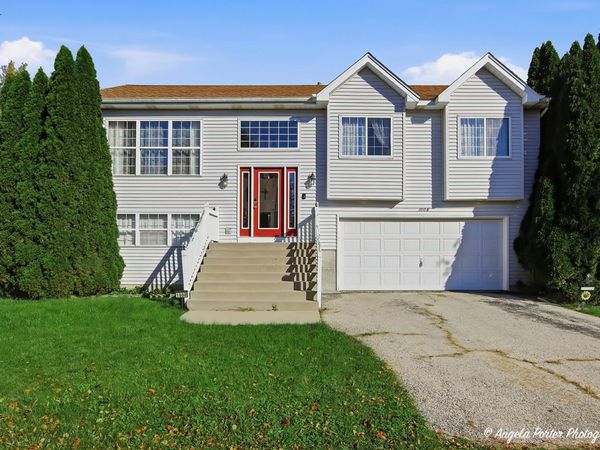 1008 Dewey Street , Harvard, IL 60033