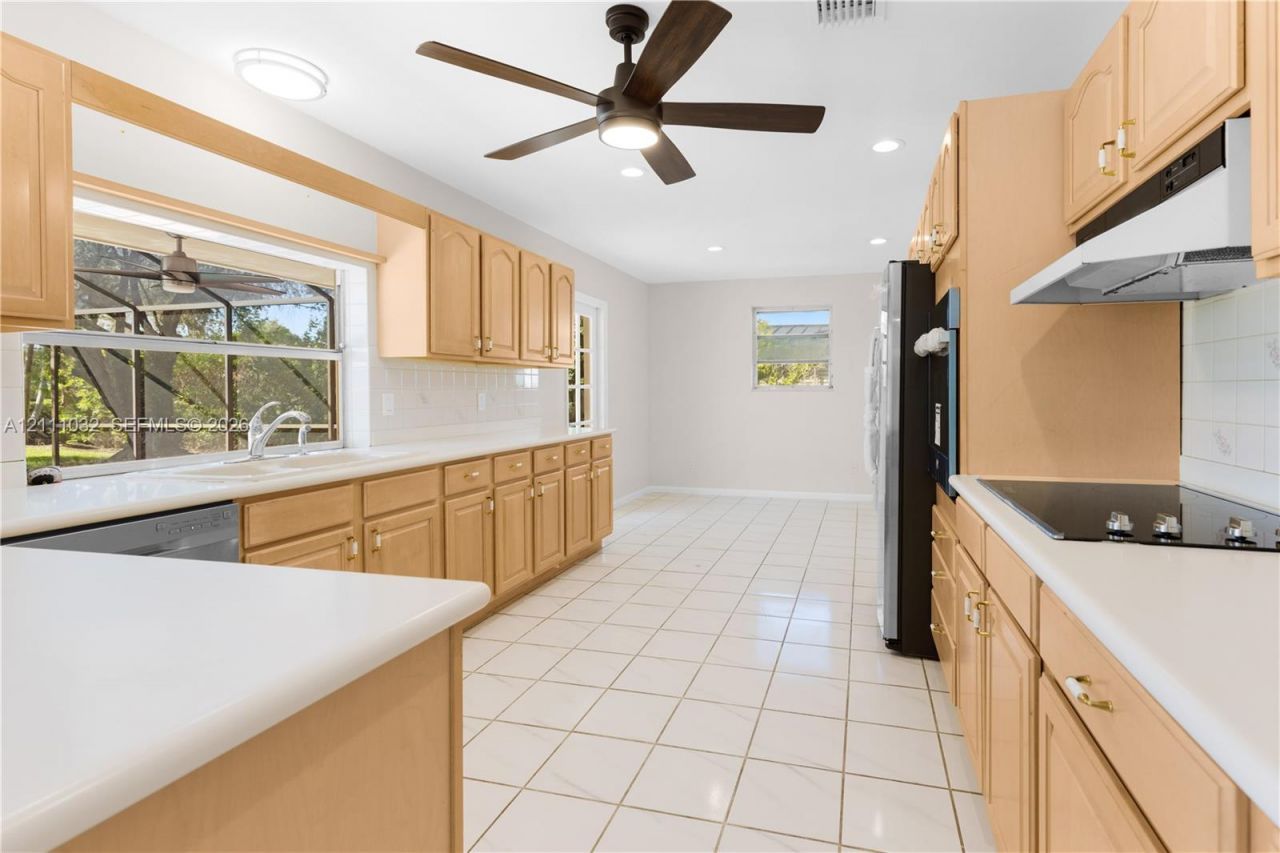 8010 SW 139th Ter, Palmetto Bay, FL 33158 Photo