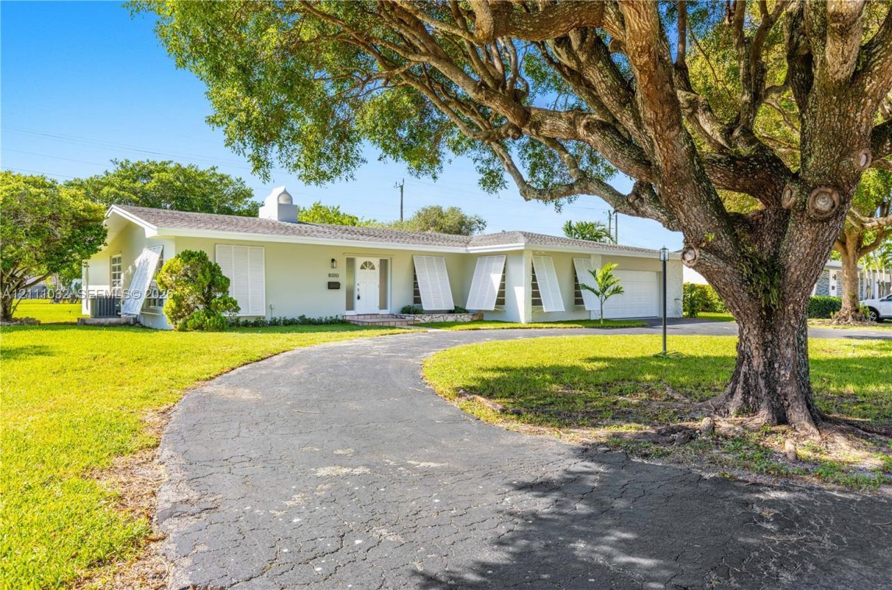 8010 SW 139th Ter, Palmetto Bay, FL 33158 Photo