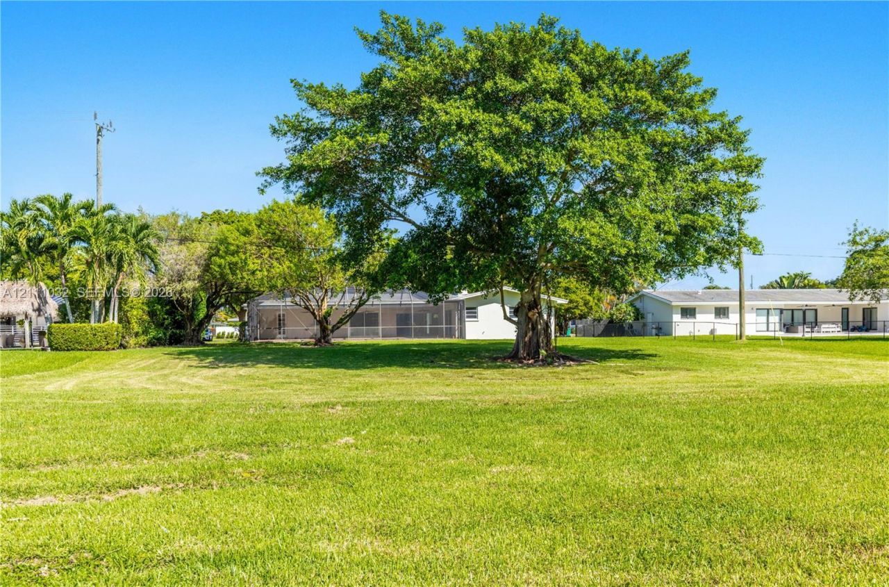 8010 SW 139th Ter, Palmetto Bay, FL 33158 Photo