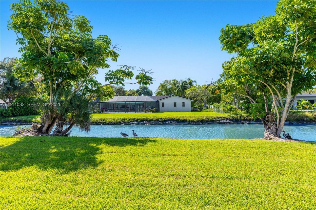8010 SW 139th Ter, Palmetto Bay, FL 33158 Photo