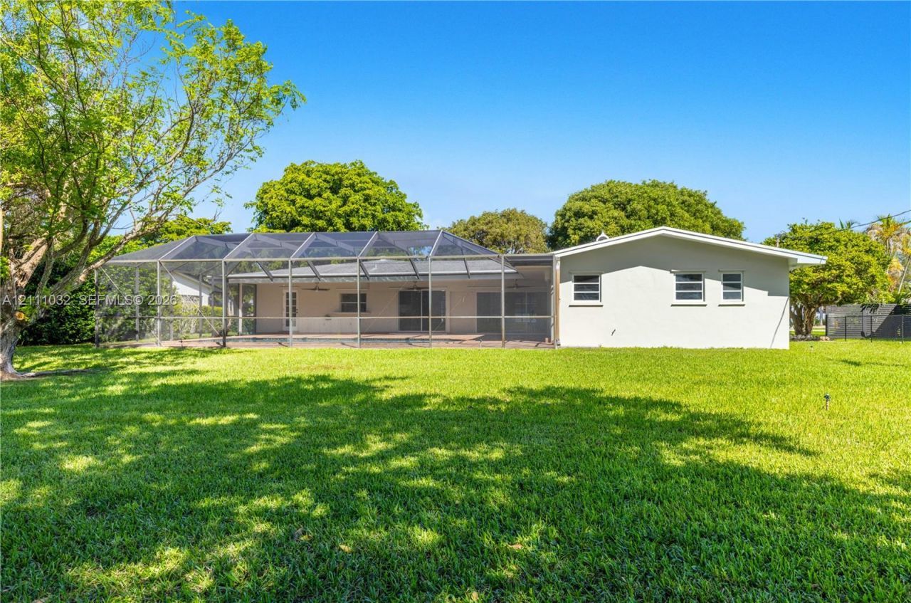 8010 SW 139th Ter, Palmetto Bay, FL 33158 Photo