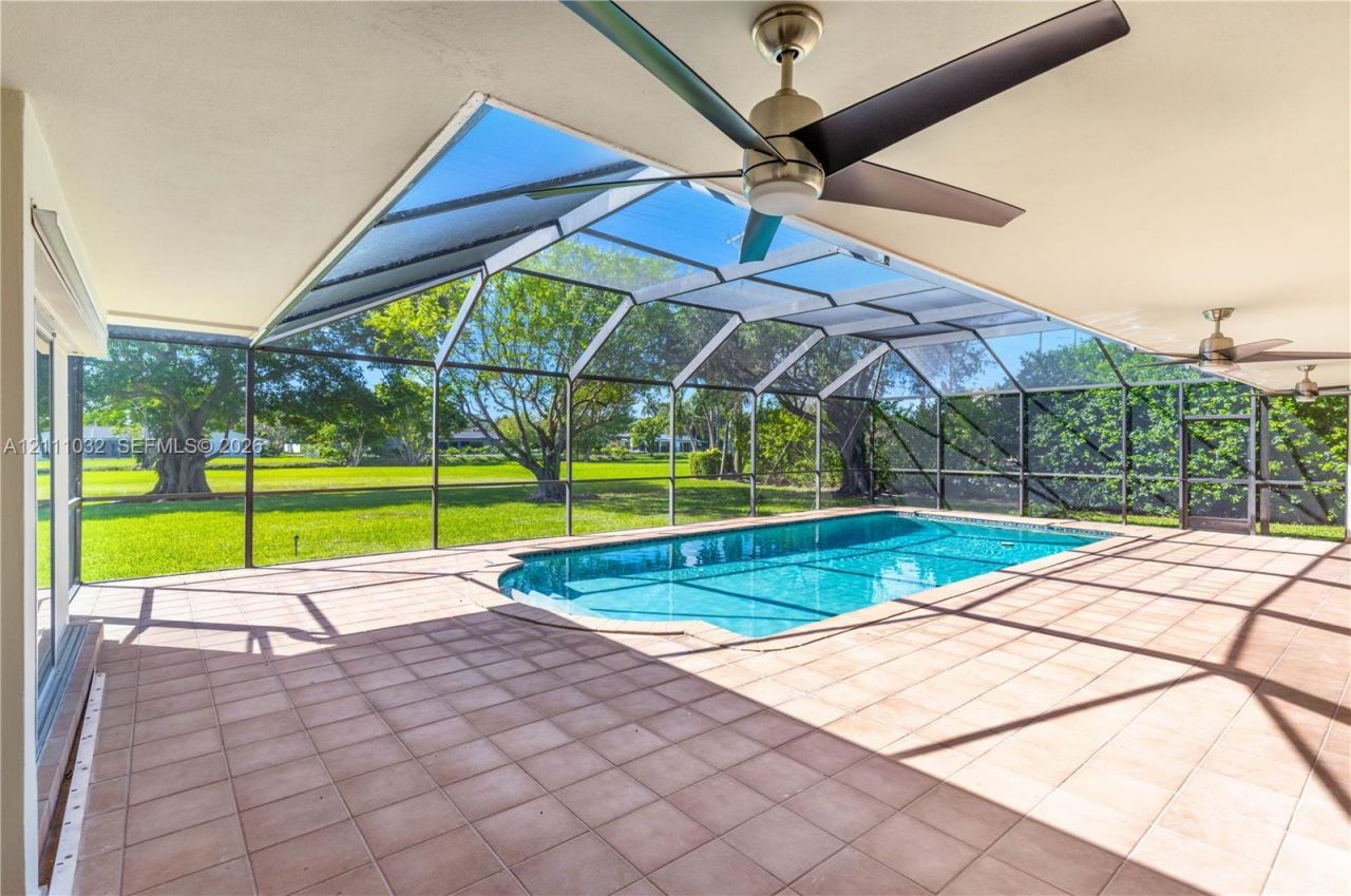 8010 SW 139th Ter, Palmetto Bay, FL 33158 Photo