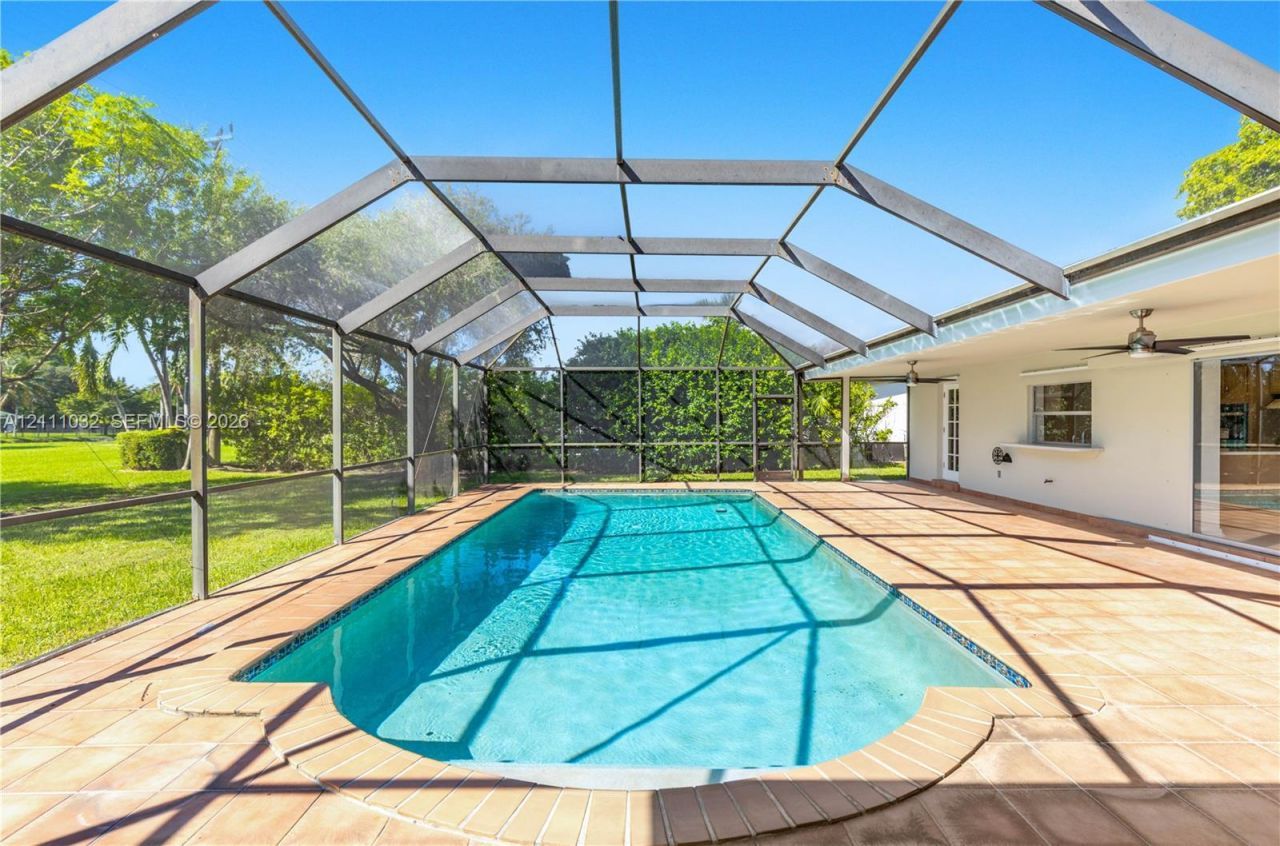 8010 SW 139th Ter, Palmetto Bay, FL 33158 Photo