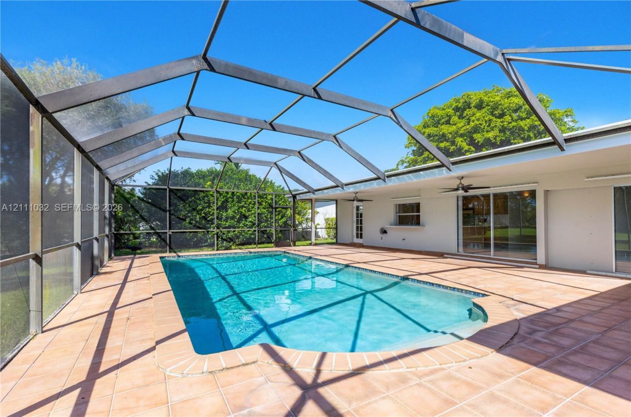 8010 SW 139th Ter, Palmetto Bay, FL 33158 Photo