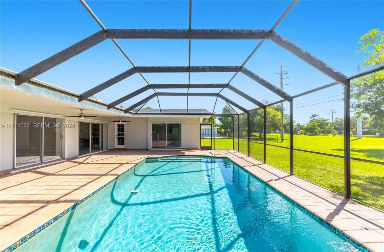 8010 SW 139th Ter, Palmetto Bay, FL 33158 Photo