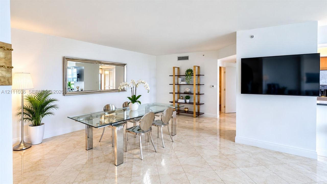 6365 Collins Ave, Unit 3811, Miami Beach, FL 33141 Photo