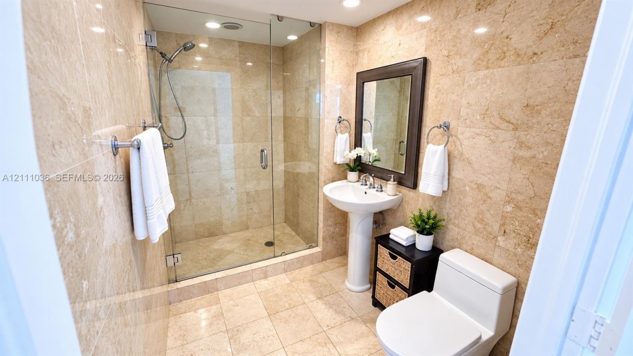 6365 Collins Ave, Unit 3811, Miami Beach, FL 33141 Photo
