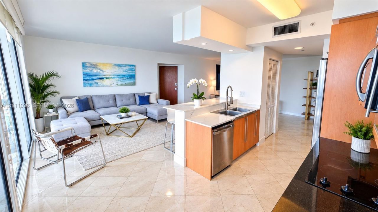 6365 Collins Ave, Unit 3811, Miami Beach, FL 33141 Photo