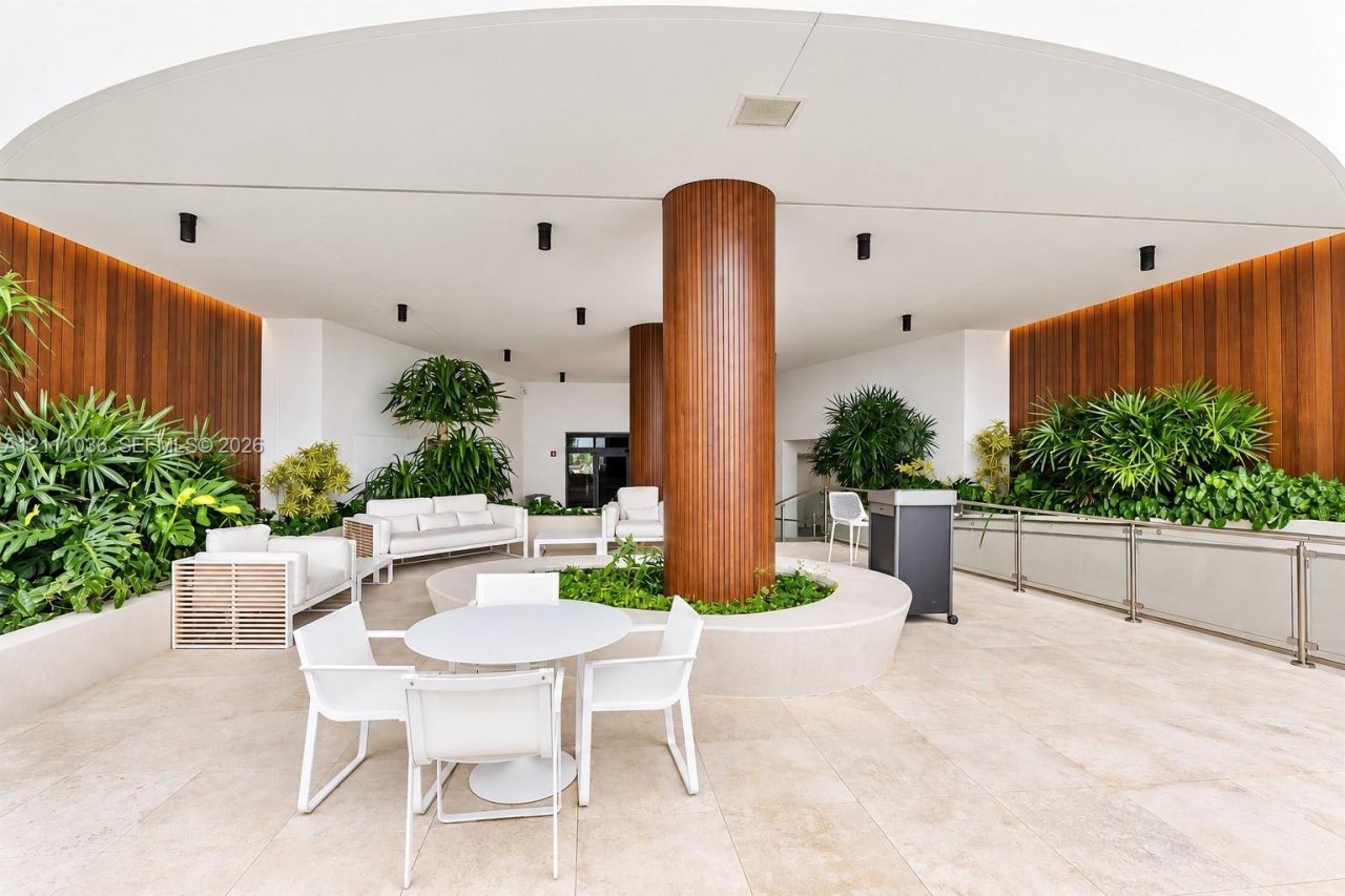 6365 Collins Ave, Unit 3811, Miami Beach, FL 33141 Photo