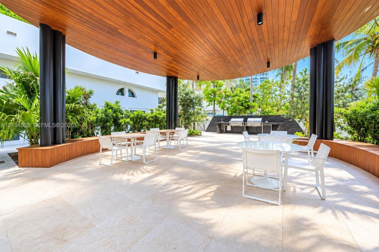 6365 Collins Ave, Unit 3811, Miami Beach, FL 33141 Photo