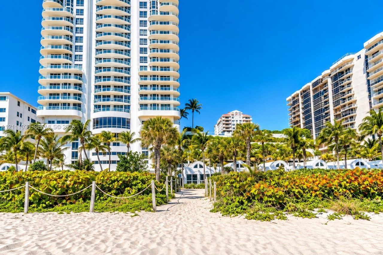 6365 Collins Ave, Unit 3811, Miami Beach, FL 33141 Photo